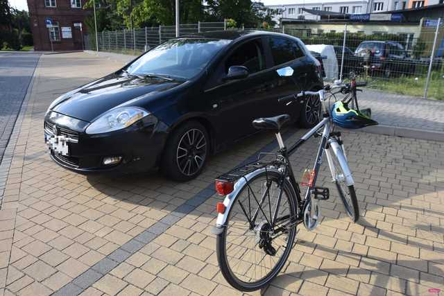 Zderzenie fiata i rowerzysty w Dzierżoniowie