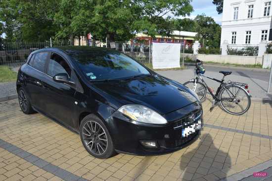 Zderzenie fiata i rowerzysty w Dzierżoniowie