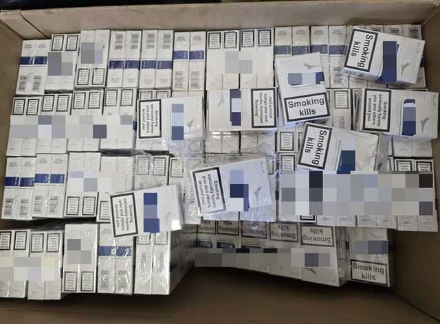 Bielawa. Policjanci zabezpieczyli tysiące nielegalnych papierosów i kilogramy suszu