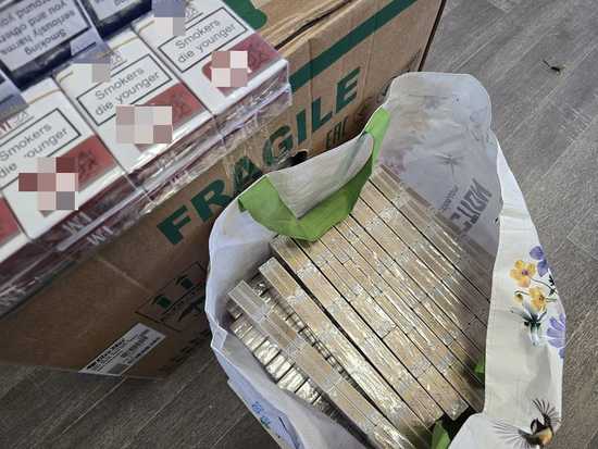 Bielawa. Policjanci zabezpieczyli tysiące nielegalnych papierosów i kilogramy suszu