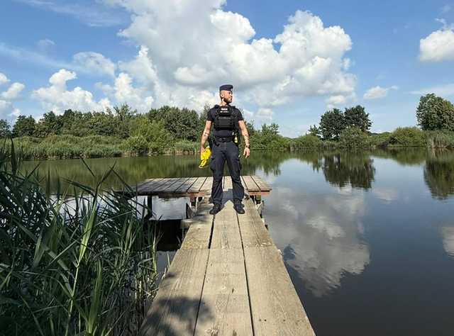 Dzierżoniowscy policjanci patrolują akweny – trwa akcja „Kręci mnie bezpieczeństwo w lecie”