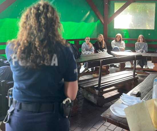 Spotkanie dzierżoniowskiej Policji z młodzieżą Ochotniczych Hufców Pracy