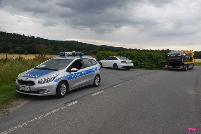 Zderzenie audi z toyotą na drodze Piskorzów - Rościszów