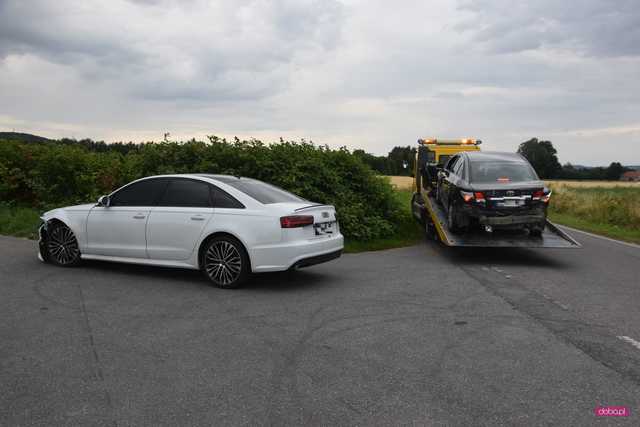 Zderzenie audi z toyotą na drodze Piskorzów - Rościszów