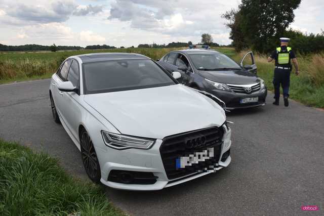 Zderzenie audi z toyotą na drodze Piskorzów - Rościszów