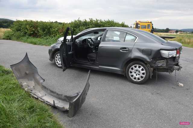 Zderzenie audi z toyotą na drodze Piskorzów - Rościszów