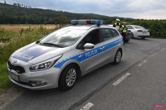 Zderzenie audi z toyotą na drodze Piskorzów - Rościszów