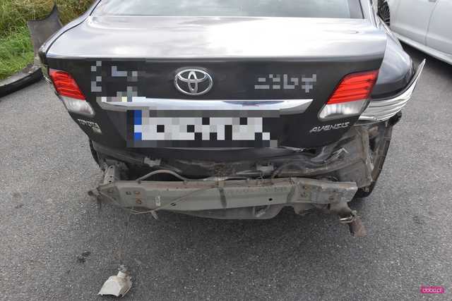 Zderzenie audi z toyotą na drodze Piskorzów - Rościszów