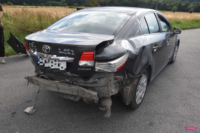Zderzenie audi z toyotą na drodze Piskorzów - Rościszów