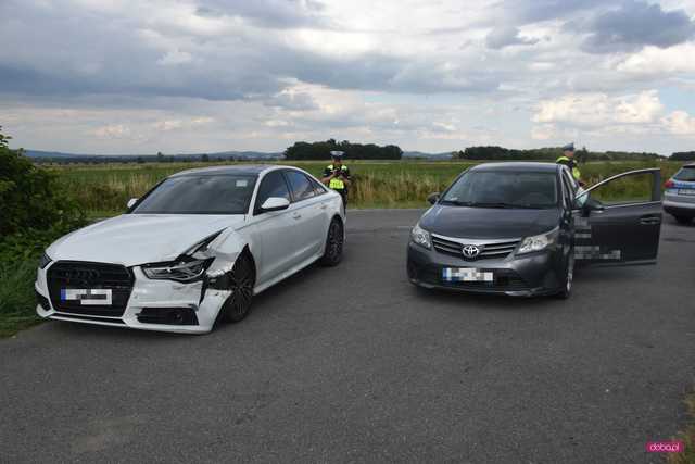 Zderzenie audi z toyotą na drodze Piskorzów - Rościszów