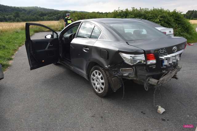 Zderzenie audi z toyotą na drodze Piskorzów - Rościszów