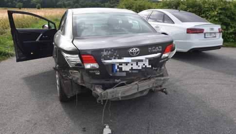 Zderzenie audi z toyotą na drodze Piskorzów - Rościszów