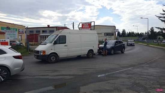 Zderzenie mazdy i volskwagena