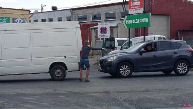 Zderzenie mazdy i volskwagena