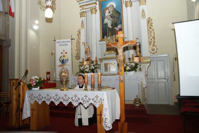Piesza Pielgrzymka Diecezji Świdnickiej na Jasną Górę w gminie Łagiewniki