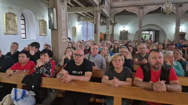 Piesza Pielgrzymka Diecezji Świdnickiej na Jasną Górę w gminie Łagiewniki