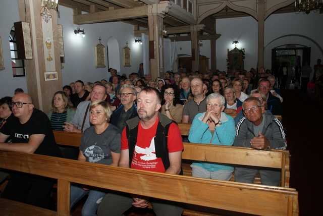 Piesza Pielgrzymka Diecezji Świdnickiej na Jasną Górę w gminie Łagiewniki