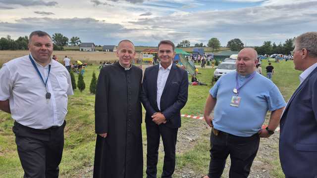 Piesza Pielgrzymka Diecezji Świdnickiej na Jasną Górę w gminie Łagiewniki