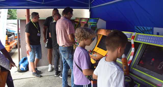 Dzierżoniów. Piknik OPS i RC Monkeys