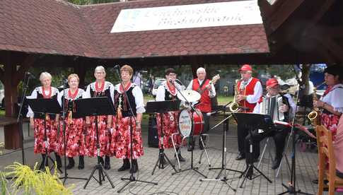 Uciechowska Biesiada i 15-lecie Zespołu Uciecho-Wianki 