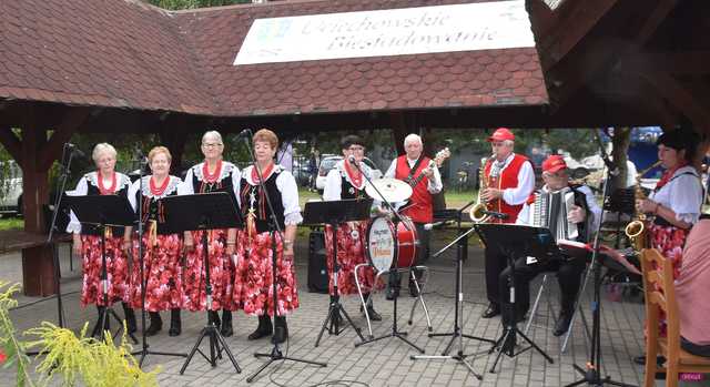 Uciechowska Biesiada i 15-lecie Zespołu Uciecho-Wianki 