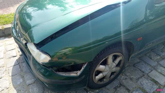 Zderzenie renault i mazdy w Dzierżoniowie