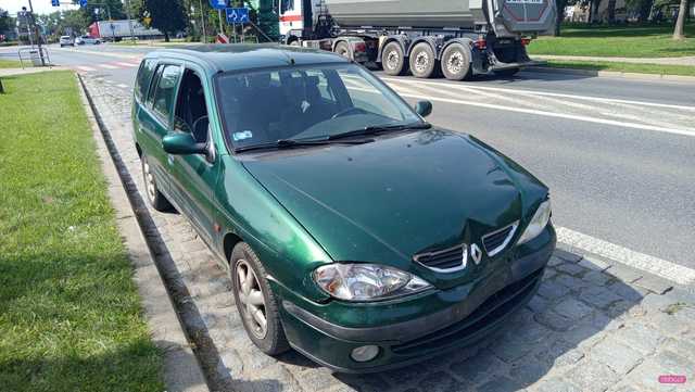 Zderzenie renault i mazdy w Dzierżoniowie