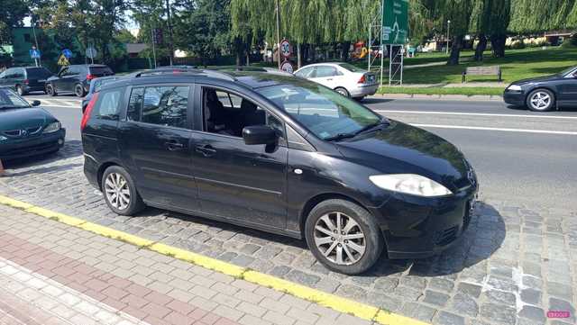 Zderzenie renault i mazdy w Dzierżoniowie