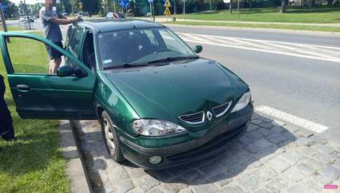 Zderzenie renault i mazdy w Dzierżoniowie