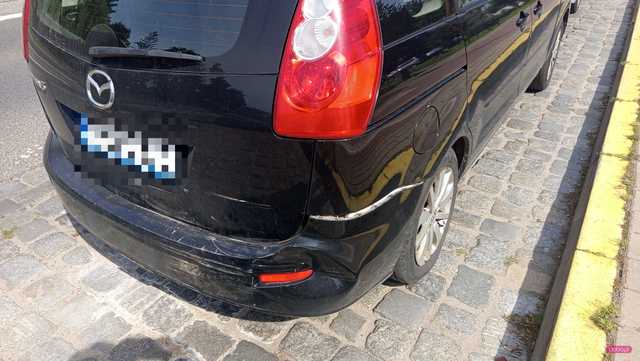 Zderzenie renault i mazdy w Dzierżoniowie