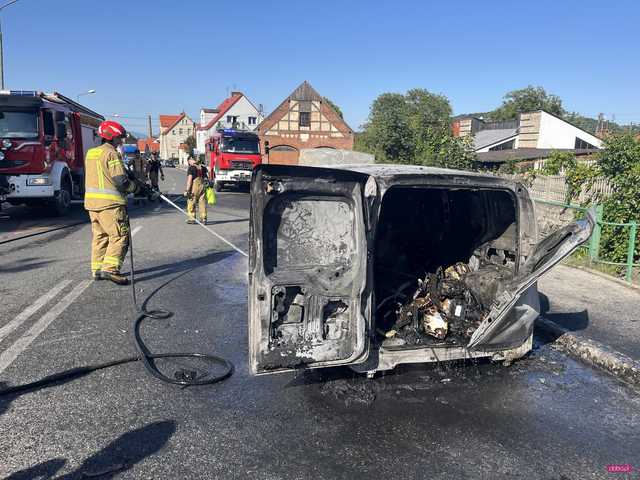 Pożar samochodu na Waryńskiego w Bielawie 