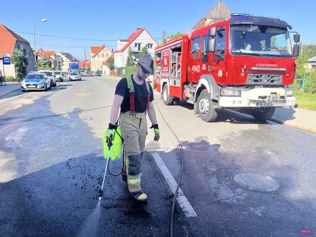 Pożar samochodu na Waryńskiego w Bielawie 