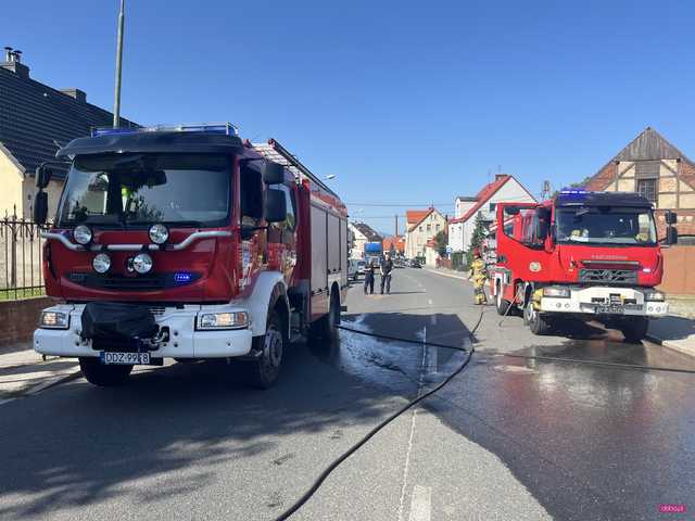 Pożar samochodu na Waryńskiego w Bielawie 
