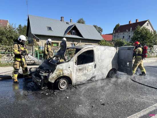 Pożar samochodu na Waryńskiego w Bielawie 