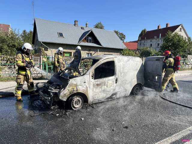 Pożar samochodu na Waryńskiego w Bielawie 