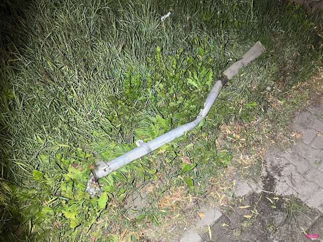 Skodą ściął latarnię