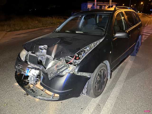 Skodą ściął latarnię