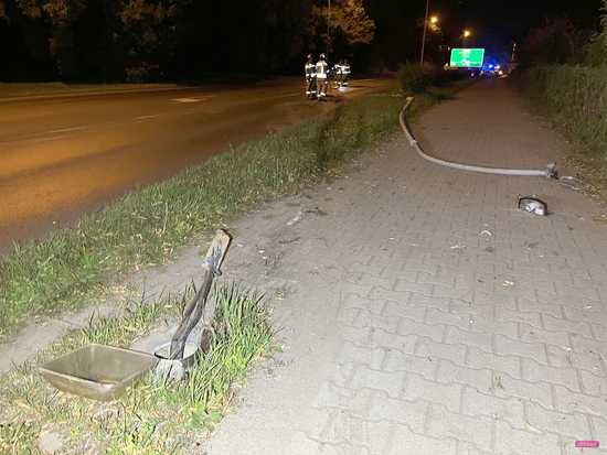 Skodą ściął latarnię