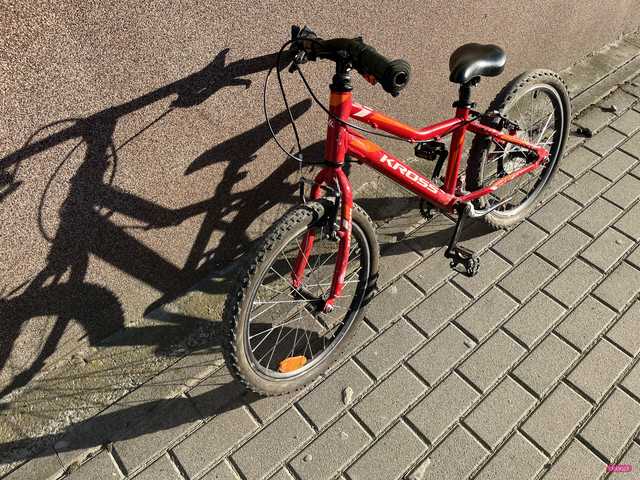 Bielawa. Chłopiec na rowerze uderzył w bmw 