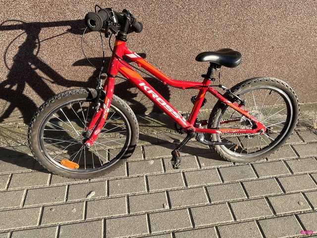 Bielawa. Chłopiec na rowerze uderzył w bmw 