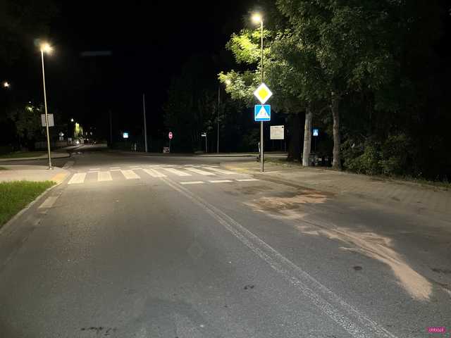 Bielawa. Zderzenie dwóch samochodów i upadek motocyklistki