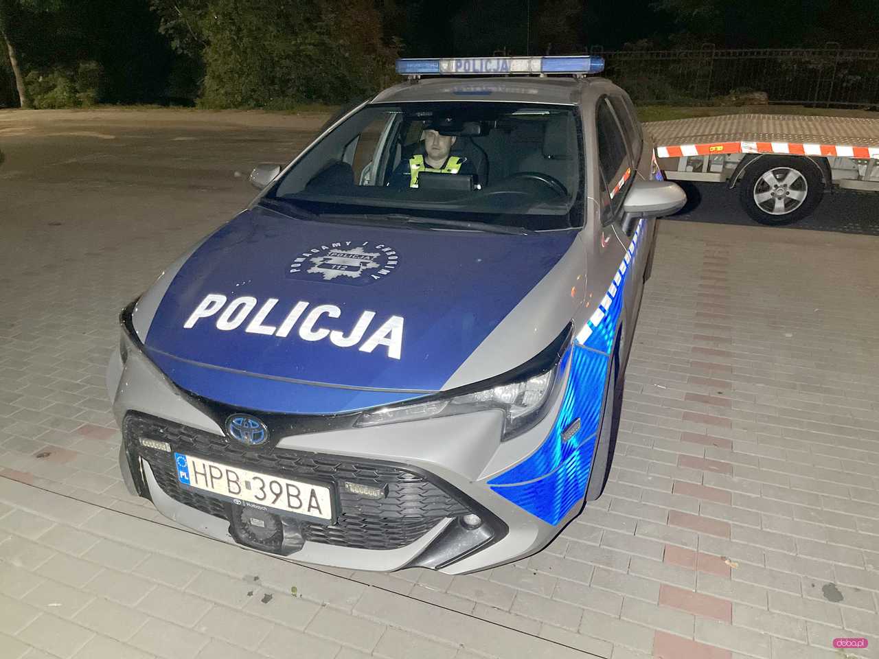 Bielawa. Zderzenie dwóch samochodów i upadek motocyklistki