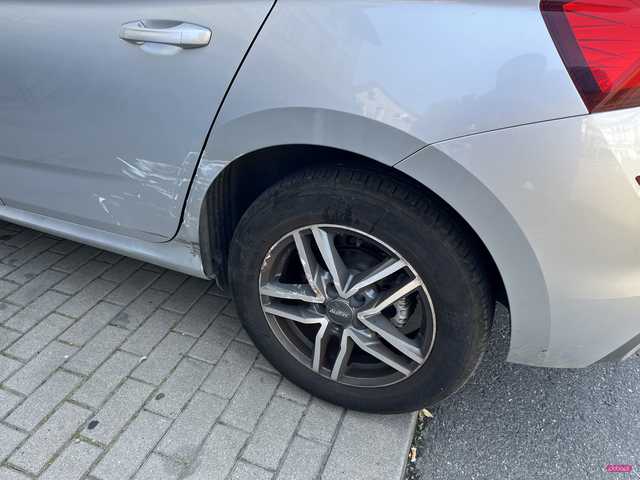 Zderzenie skody z fiatem w Bielawie