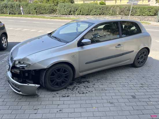 Zderzenie skody z fiatem w Bielawie