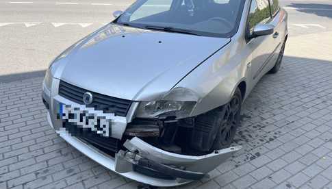 Zderzenie skody z fiatem w Bielawie