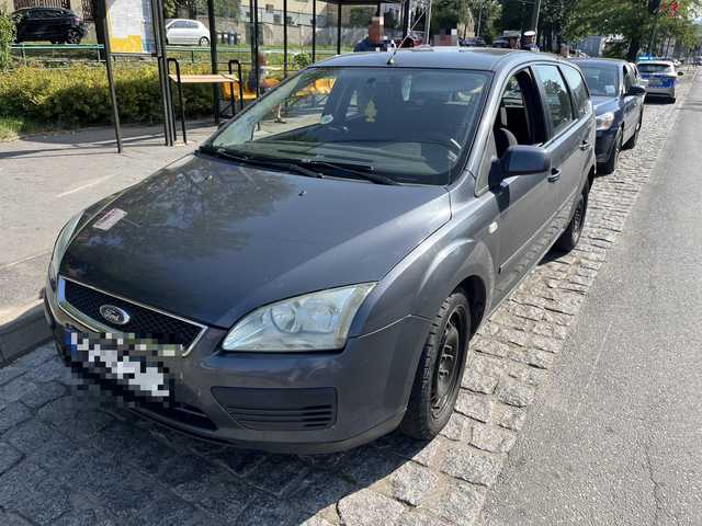 Zderzenie trzech samochodów na Piastowskiej w Bielawie