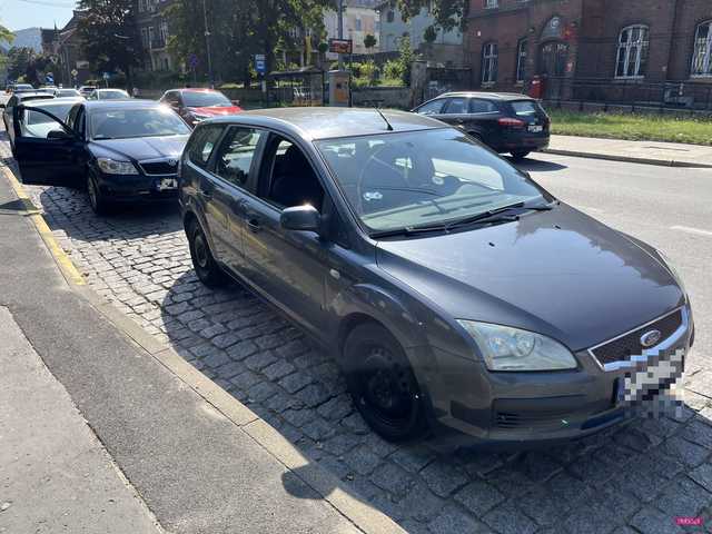 Zderzenie trzech samochodów na Piastowskiej w Bielawie