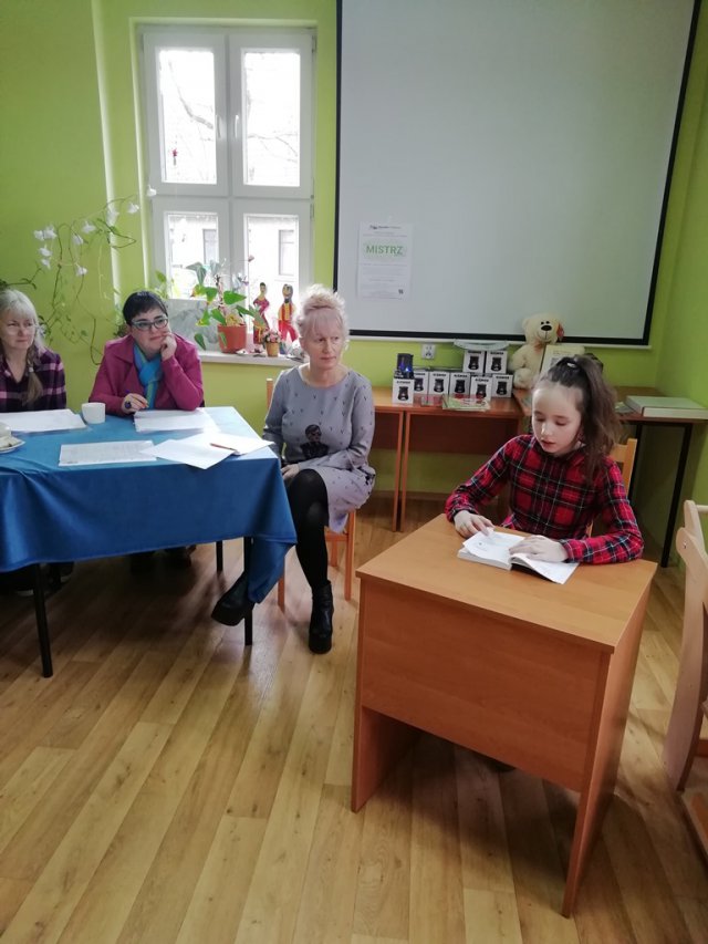 Do przesłuchań w bibliotece w Szalejowie Górnym przystąpiły 64 osoby z siedmiu szkół podstawowych z terenu gminy Kłodzko