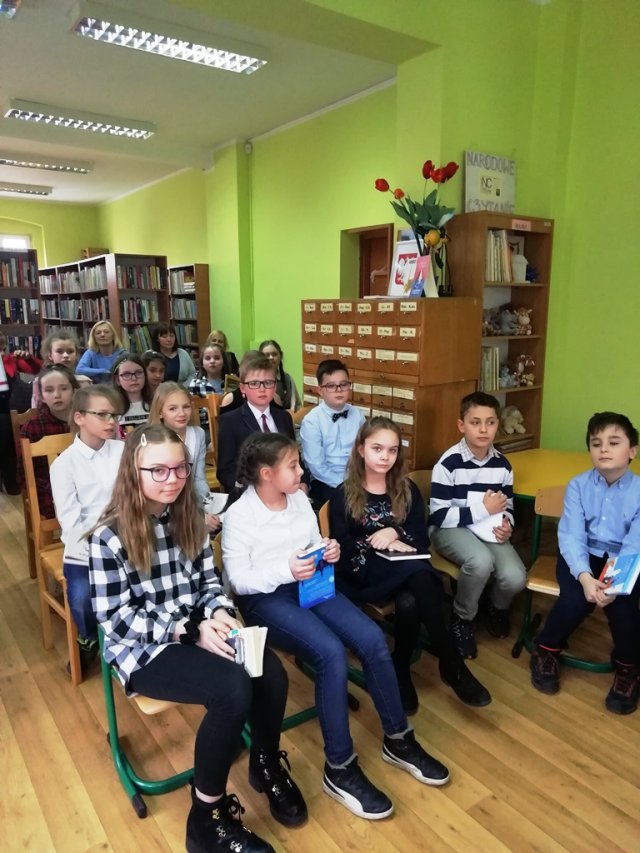 Do przesłuchań w bibliotece w Szalejowie Górnym przystąpiły 64 osoby z siedmiu szkół podstawowych z terenu gminy Kłodzko
