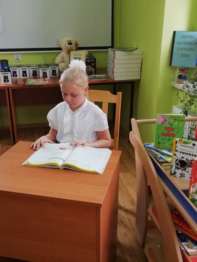 Do przesłuchań w bibliotece w Szalejowie Górnym przystąpiły 64 osoby z siedmiu szkół podstawowych z terenu gminy Kłodzko